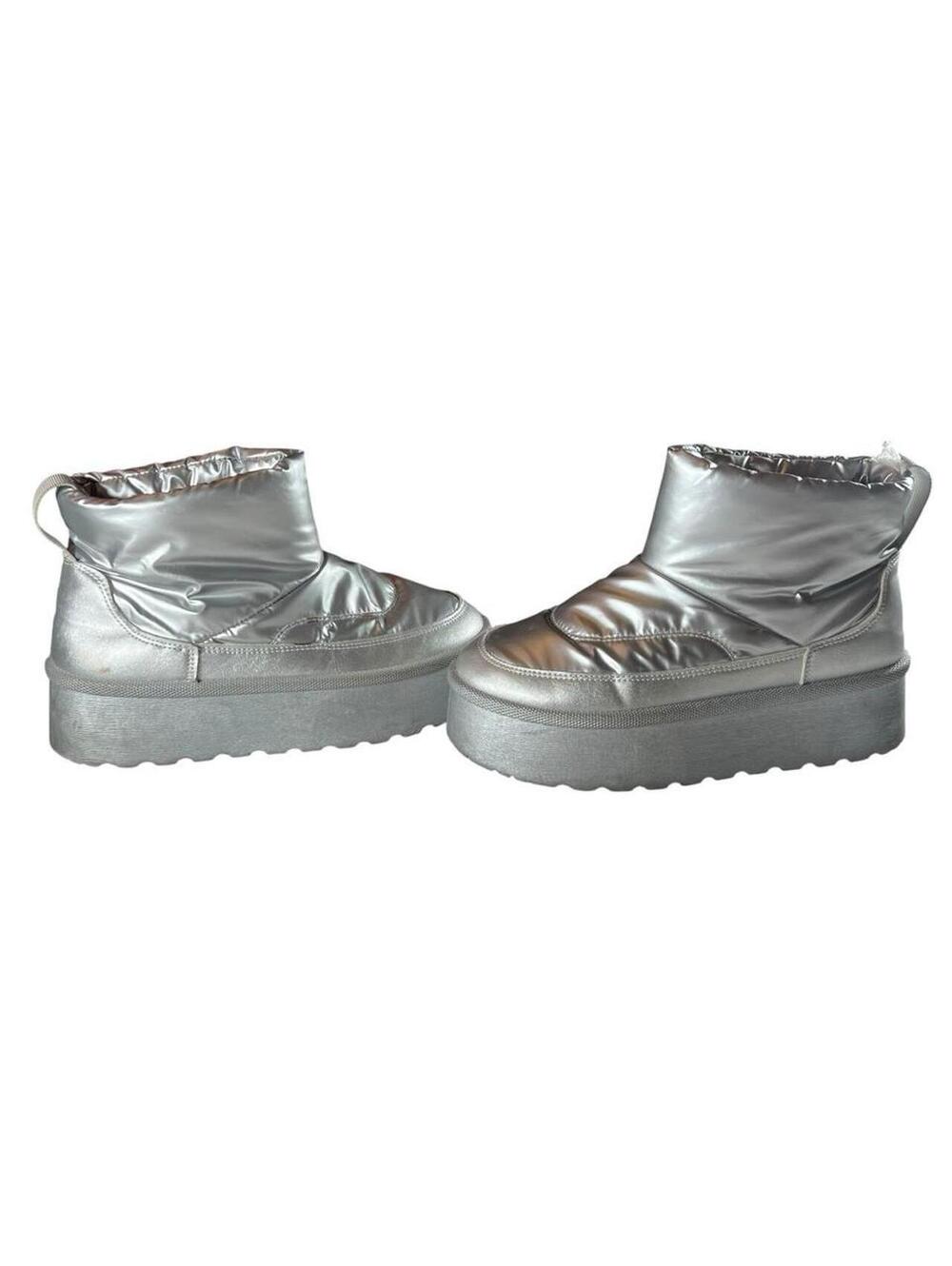 Vintage Charlotte Russe Silver Platform Moon Boots